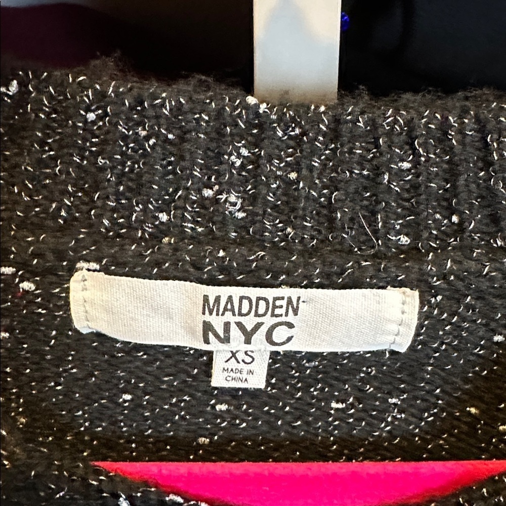Madden NYC black/silver metallic threads long sleeve cropped sweater size XS NWT - Picture 2 of 4